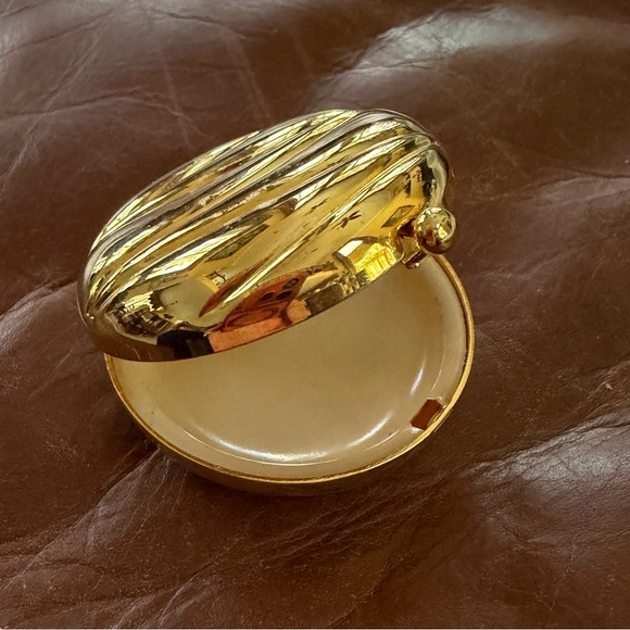 Pillbox - Picture 5 of 6